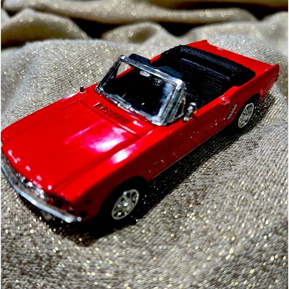 Motor Max 1964 1/2 Ford Mustang American Classics 1:43 Scale Diecast Car Red